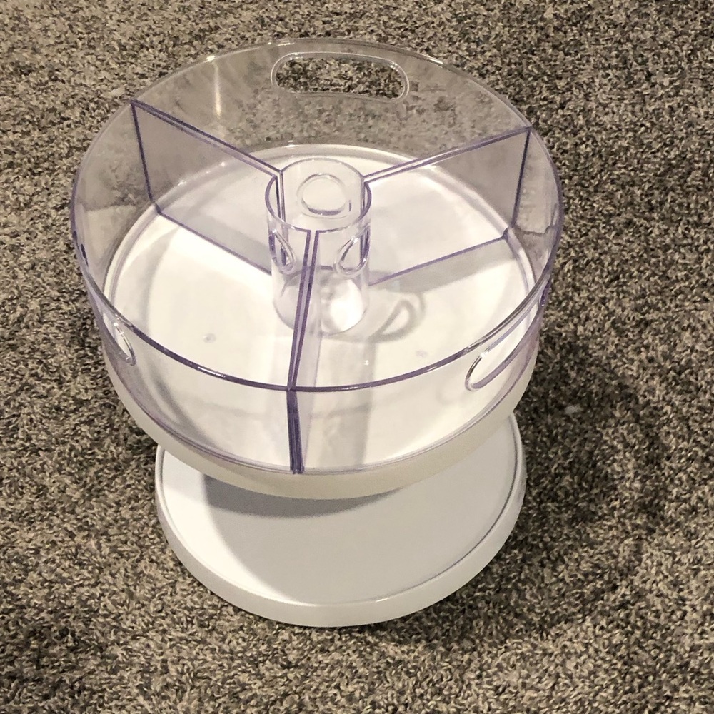 Like new lazy Susan organizer.